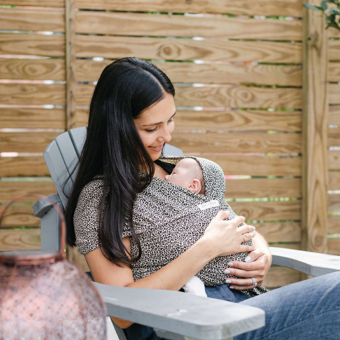 mum-babywearing-in-leopard-print-baby-carrier-wrap-bon-and-bear