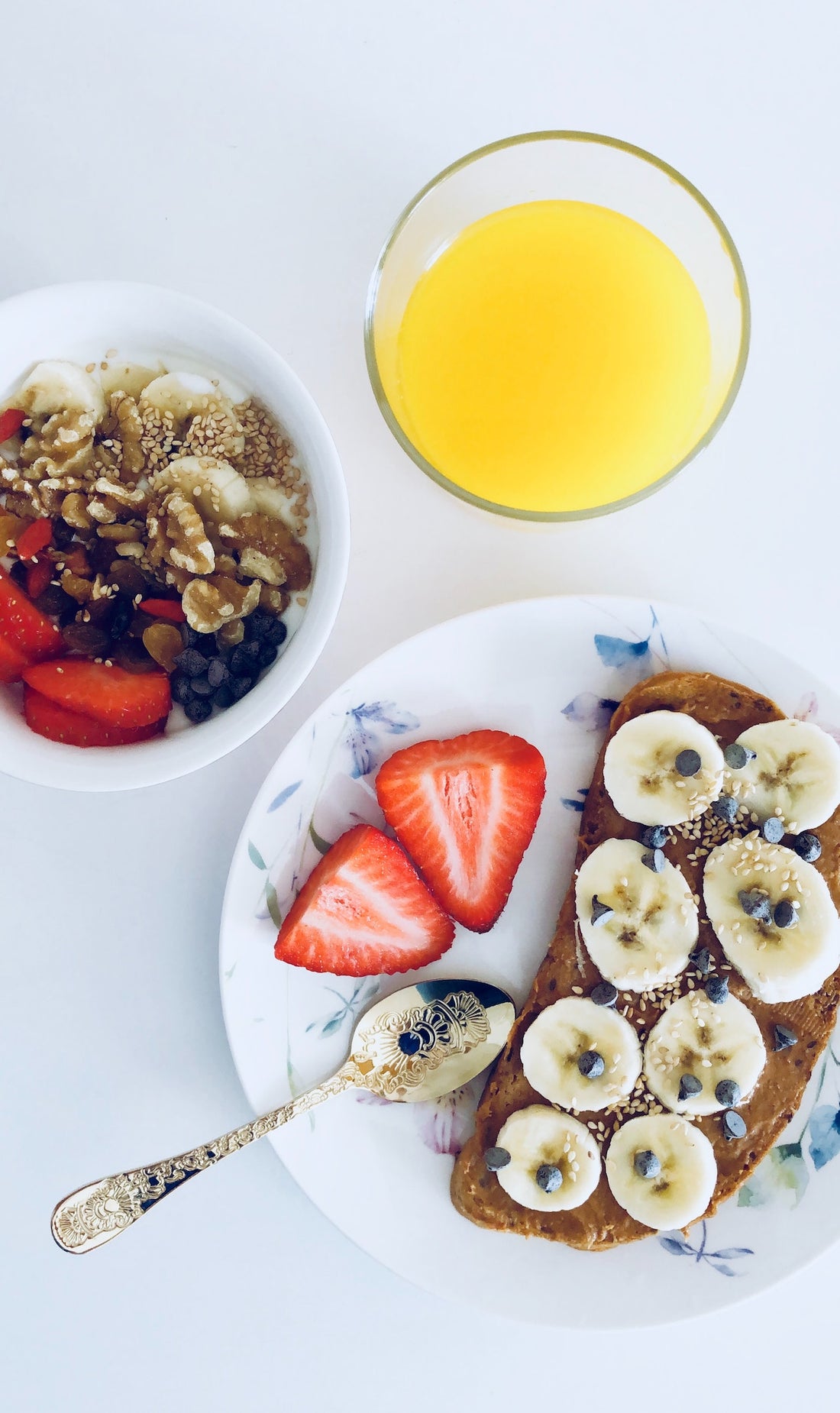bananas-on-toast-with-bowl-of-porridge-oats-fresh-fruit-and-nuts-with-oj-bon-and-bear